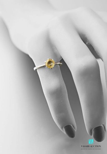 null 750 thousandths white gold ring set with a round yellow sapphire (diameter 5.7...