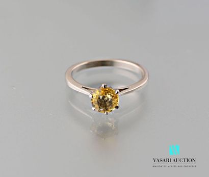 null 750 thousandths white gold ring set with a round yellow sapphire (diameter 5.7...