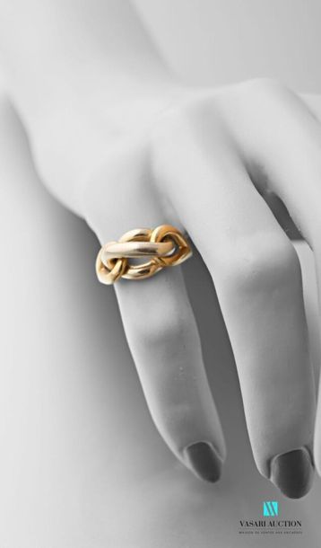 null Mauboussin Paris, 750 thousandths gold ring with central knot motif
Gross weight:...