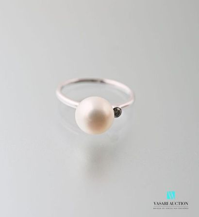 null Bague en or blanc 750 millièmes ornée d'une perle de culture d'eau douce de...