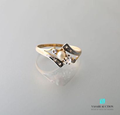 null 750 thousandths yellow gold ring set with a probably fine pearl and rose-cut...