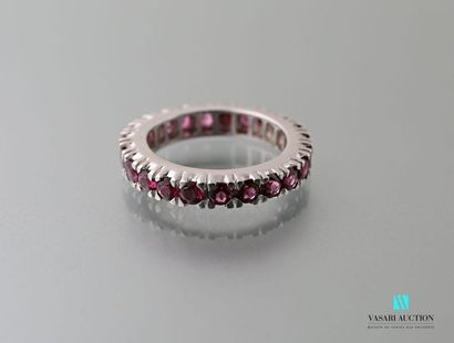 null American wedding band in 925 thousandths silver set with 23 round garnets
Gross...