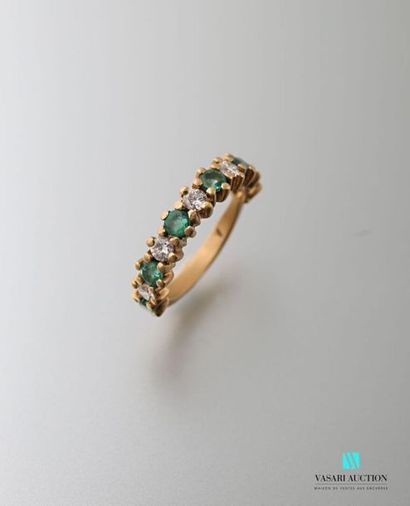 null Half-ring in 750 thousandths yellow gold set with six round emeralds alternating...