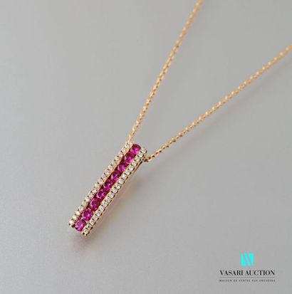 null Pendant and its chain, in 750 thousandths yellow gold, it is set with a line...