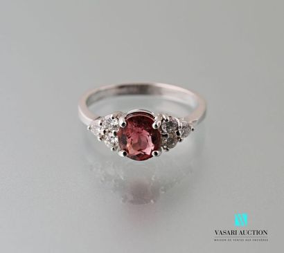 null 750 thousandths white gold ring set with an oval-shaped peach-coloured tourmaline...