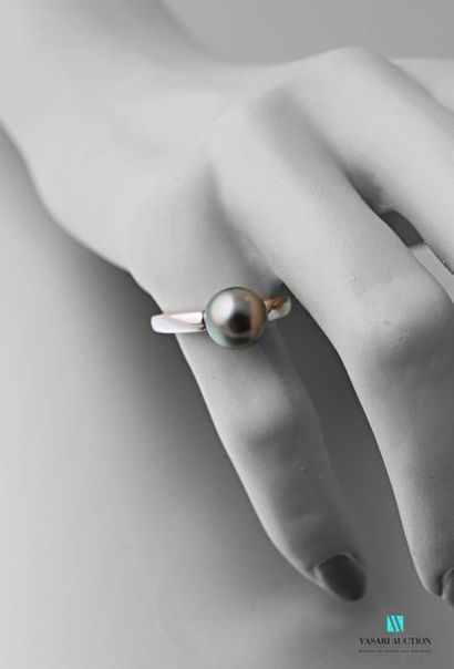 null 925 sterling silver ring decorated with a pear-shaped Tahitian pearl
Gross weight:...