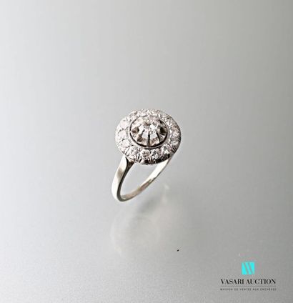 null White gold and platinum ring decorated with a round pattern paved with diamonds,...
