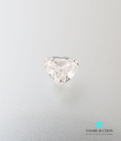 null Diamant sur papier taille coeur de 1,36 carat avec son certificat HRD du 10...