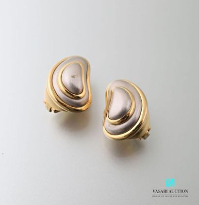 null Fred Paris, pair of ear clips in the shape of a shell in satin white gold and...