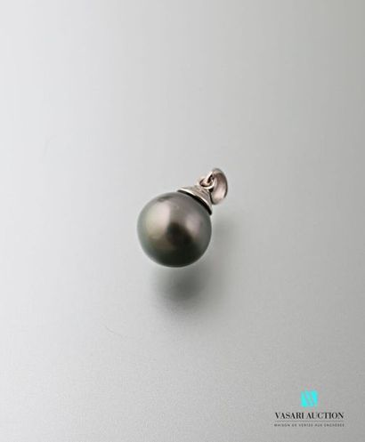 null Pendant grey cultured pearl, setting in 750 thousandths white gold 
Diameter...