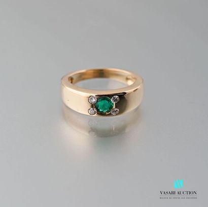 null Ring rush in yellow gold 750 thousandths set with a round emerald shouldered...