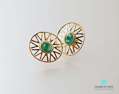 null Pair of oval earrings in yellow gold 750 thousandths, openwork radiant decoration,...