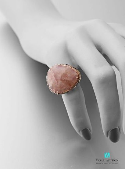 null Contemporary ring in pink gold 750 thousandths set with an important decorative...