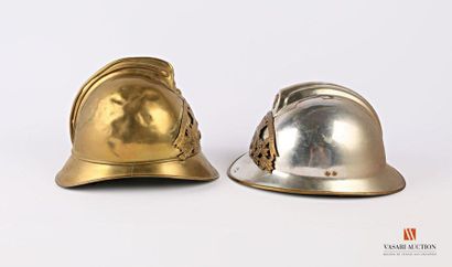 null Casque de pompier en laiton modèle 1885, avec intérieur et jugulaire, on y joint...