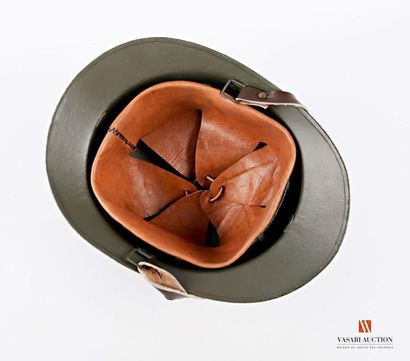 null Armée française : casque Adrian modèle 1926, attribut des chasseurs, jugulaire,...