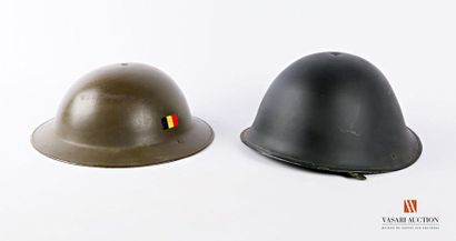 null Casque britannique modèle MK IV « tortue », peinture noire d'origine, avec intérieur...