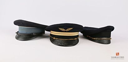 null Casquette de lieutenant de l'armée de l'air, on y joint une casquette de l'armée...