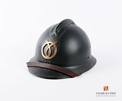 null Milice française : casque Adrian modèle 1926, attribut alpha de la Milice, intérieur,...