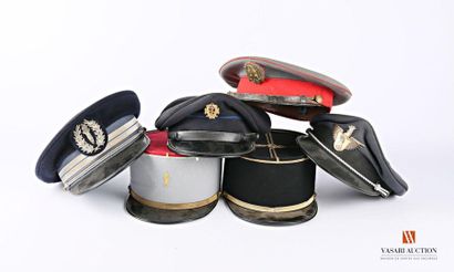null coiffures diverses : casquette police nationale, képi d'infanterie, casquette...