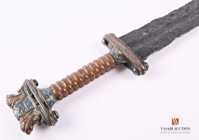 null Épée normande, lame de 91 cm oxydée, mauvais état, restaurée, Pièce de fouille,...