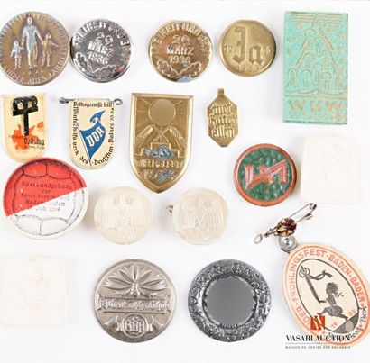 null 18 insignes de journée ou patriotique allemands, époque IIIème Reich 