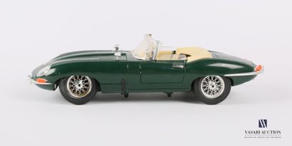 null BURAGO (Italy)

1/18 Jaguar "E" car (1961)

(state of use)