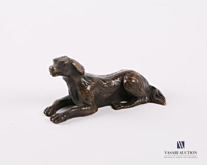 null Bronze subject depicting a sitting dog.

Length : 7 cm