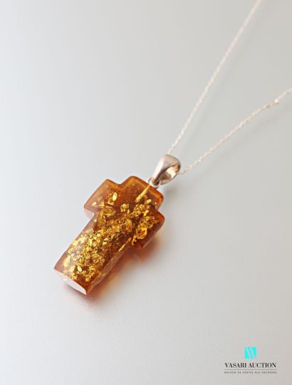 null Pendant amber cross, the bead and the chain in silver 925 thousandths.

Gross...