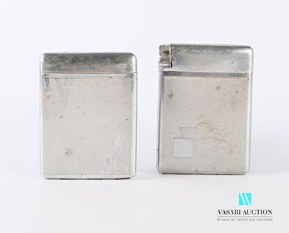 null A set of two cigarette cases with a side hinge system comprising : 

-Cigarette...