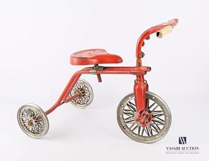 null Tricycle made of metal and plastic in red colour 

(wear and tear)

High. :...