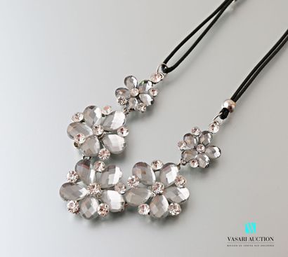 null Necklace adorned with five floral motifs embellished with rhinestones on leather...