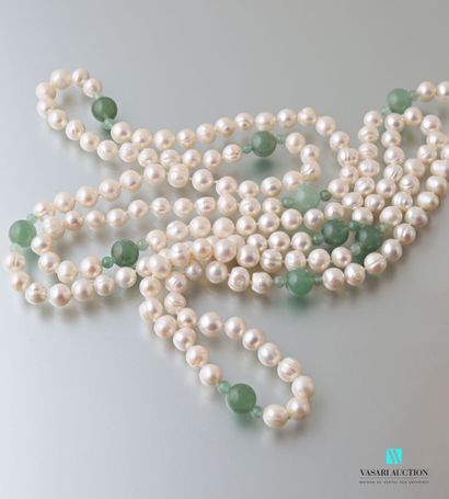 null Long necklace of white freshwater pearls with agate pearls.

Length : 71,5 ...
