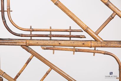 null Bamboo coat rack, it has a mirror in its upper part flanked by openwork motifs...