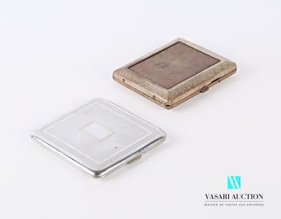 null Set of two hinged cigarette cases comprising :

Rectangular-shaped metal cigarette...