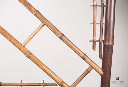 null Bamboo coat rack, it has a mirror in its upper part flanked by openwork motifs...