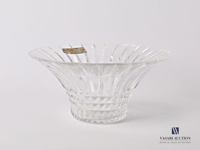 null SAINT LOUIS

Crystal bowl with a flared neck resting on a base decorated with...