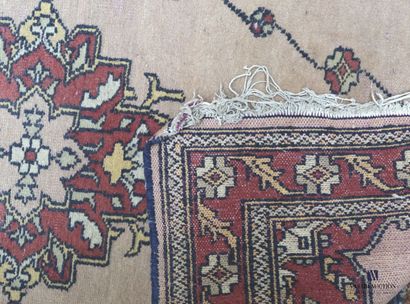 null Woollen rug decorated with a central medallion of flowers on a beige background,...