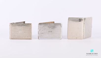 null Set of three hinged cigarette cases comprising : 

Rectangular-shaped metal...
