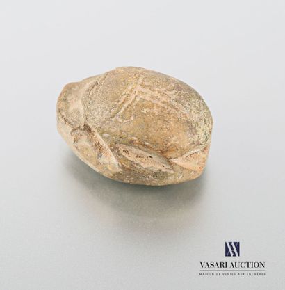 null EGYPTE

Amulette en terre-cuite représentant un scarabée portant des hiéroglyphes...