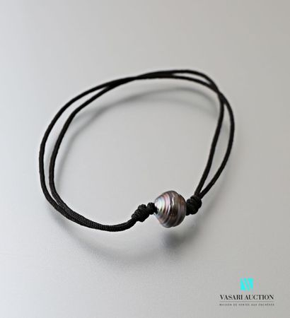 null Bracelet on adjustable cord decorated with a 9 mm Tahitian pearl