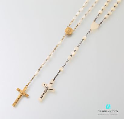 null Two mother-of-pearl beads and metal rosaries

(wear and tear)