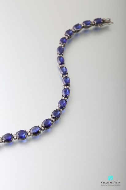 null Silver bracelet adorned with oval-cut sapphires alternating with small diamonds,...