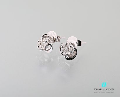 null Pair of 750 thousandth white gold earrings adorned with modern cut diamonds...
