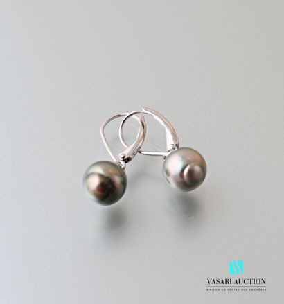 null Pair of 925 sterling silver earrings with 9 mm Tahitian pearls

Gross weight:...