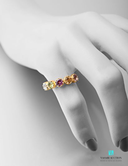 null Vermilion ring set with multicoloured stones.

Gross weight: 3.19 g - Finger...