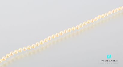 null Choker cultured pearl necklace, gold shuttle clasp 750 thousandths.

Diameter...