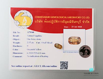null Saphir jaune sur papier de 2,37 carats avec son certificat du CGLC du 25 juillet...