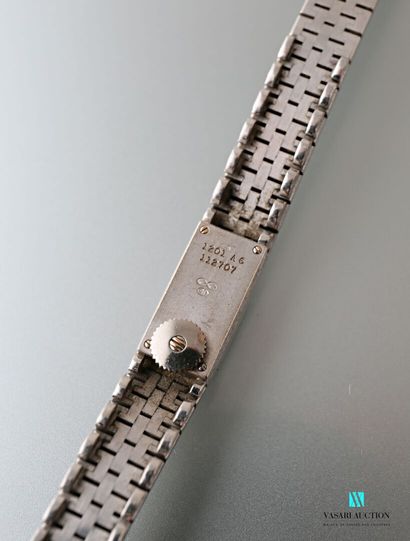 null Piaget vers 1970, montre bracelet de dame en or gris 750 millièmes, bracelet...