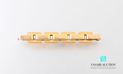 null 750-thousandths gold brooch simulating a Venetian stitch.

(slight indentation)

Weight:...