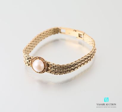 null Supple bracelet in 750 thousandths yellow gold, alternating smooth and guilloché...